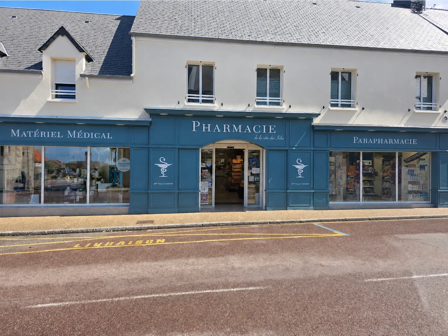Façade de la Pharmacie de la Côte des Isles à Barneville-Carteret